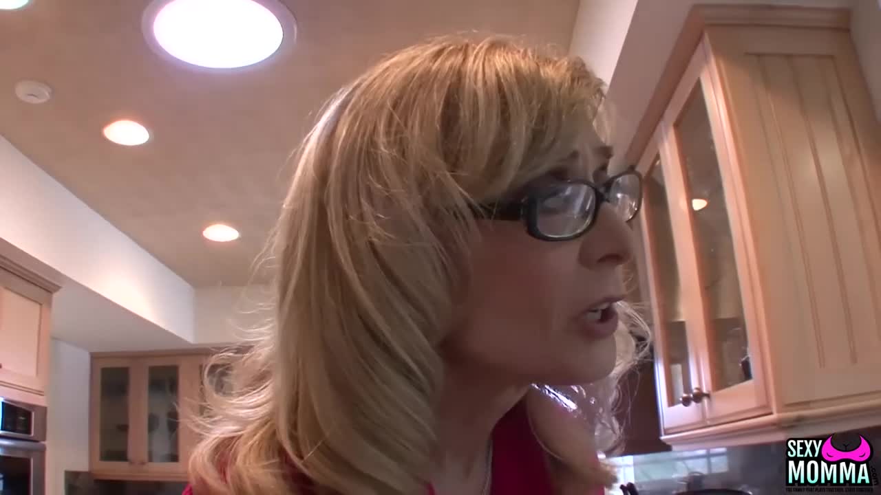 Lesbian porn with naughty Nina Hartley from Sexy Momma - ePornTube