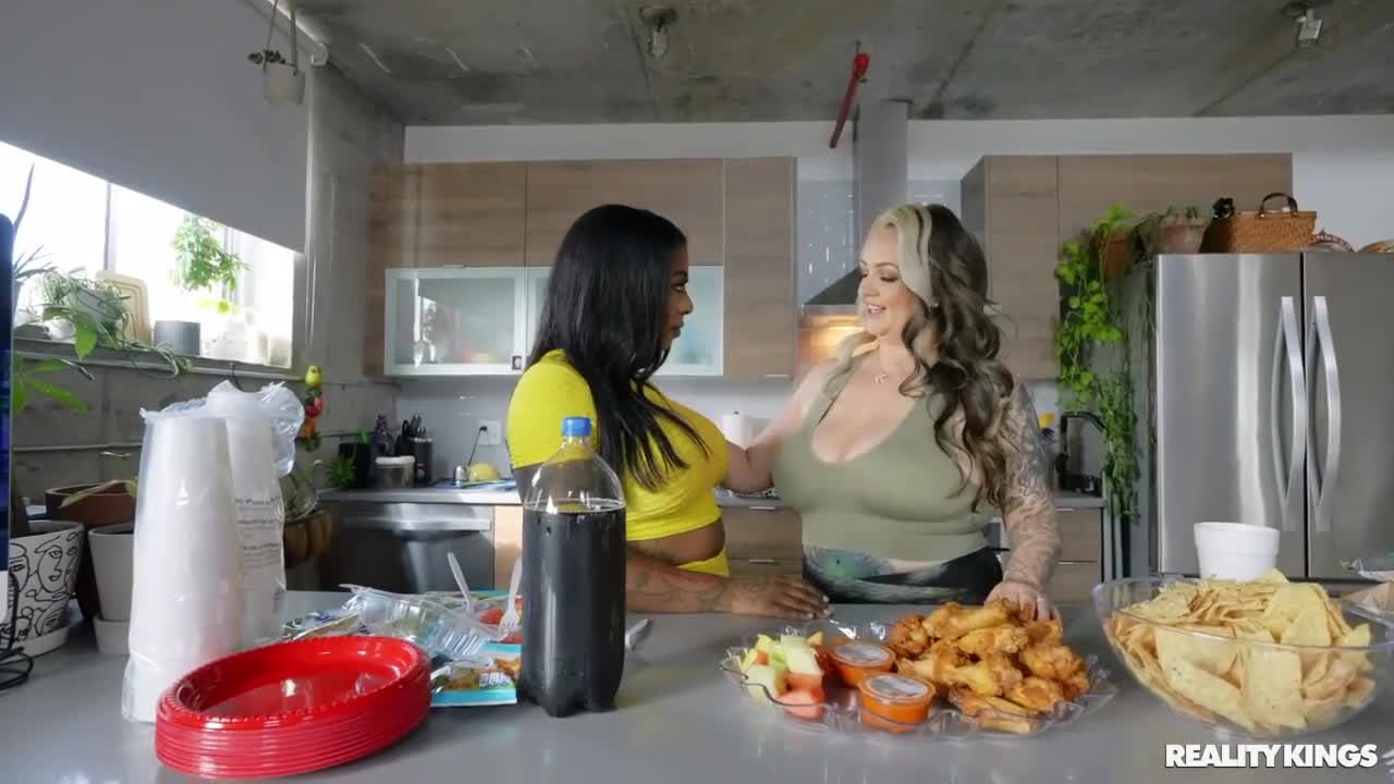 Gorgeous BBW lesbian interracial action with Kendra Kox - ePornTube