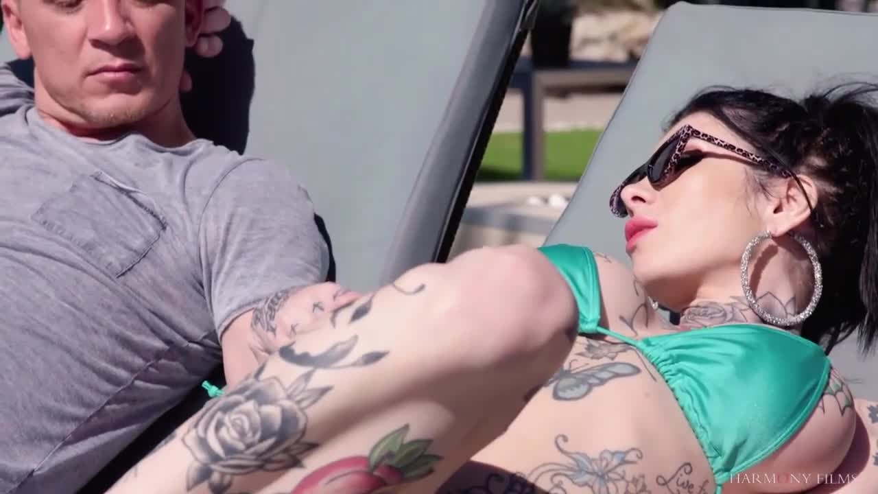 Hardcore outdoor double penetration with a gorgeous Megan Inky