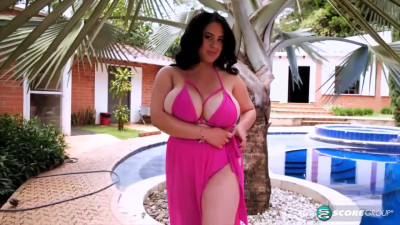 Soloing BBW with saggy boobs Sofia Santana gets nude