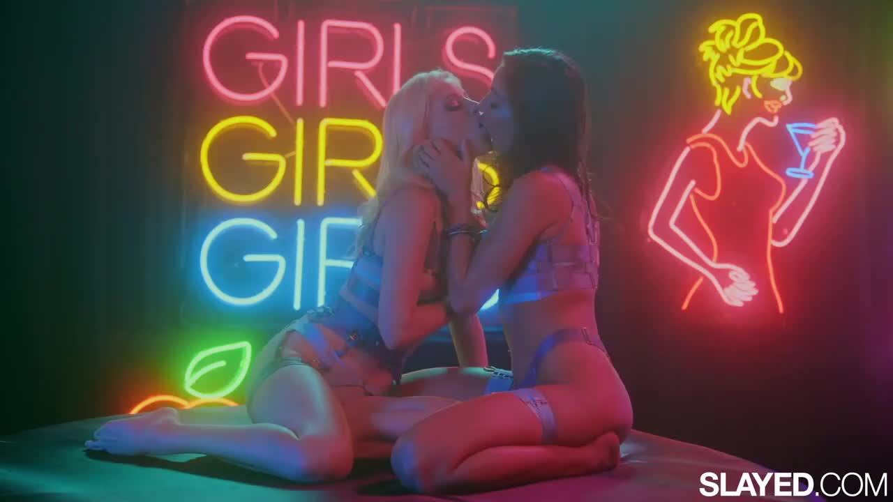 Sensual dolls Emily Willis and Charlotte Stokely have fun on the cam - ePornTube