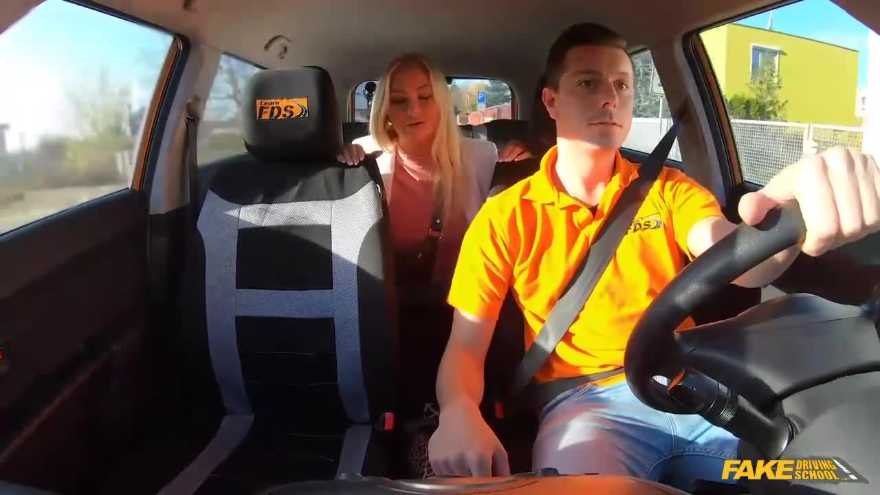 Aesthetic hottie Cayla Lyons likes hard sex in the old van - ePornTube