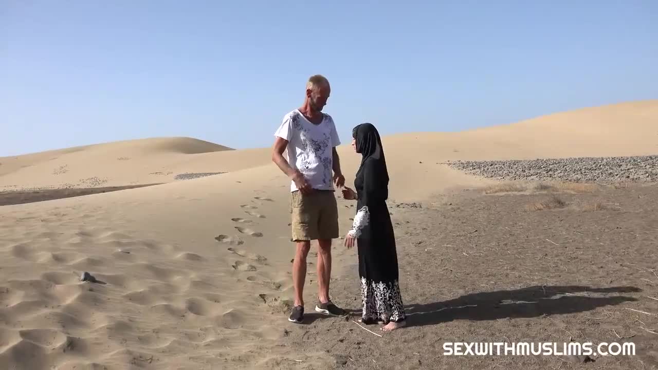 Aesthetic outdoor sex session with a leggy Muslim wife - ePornTube