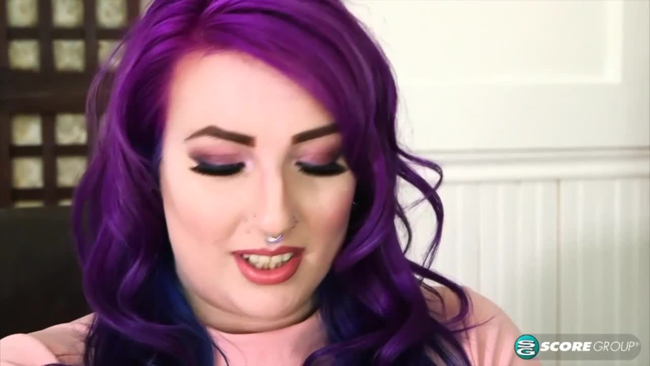 Stunning purple-haired chick Lola Rayne fucks with her sex toy - ePornTube