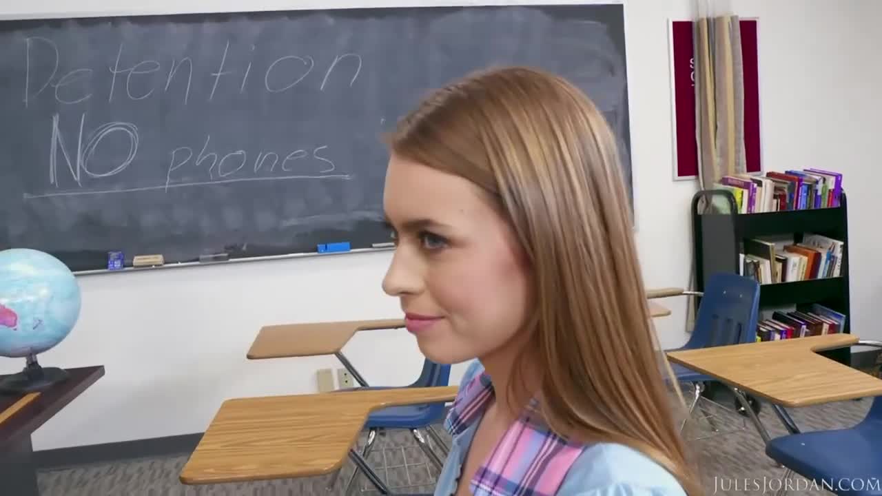 Dorky high schooler Jill Kassidy fucks her own teacher