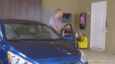 Aesthetic hottie Harlow Harrison penetrated in the garage