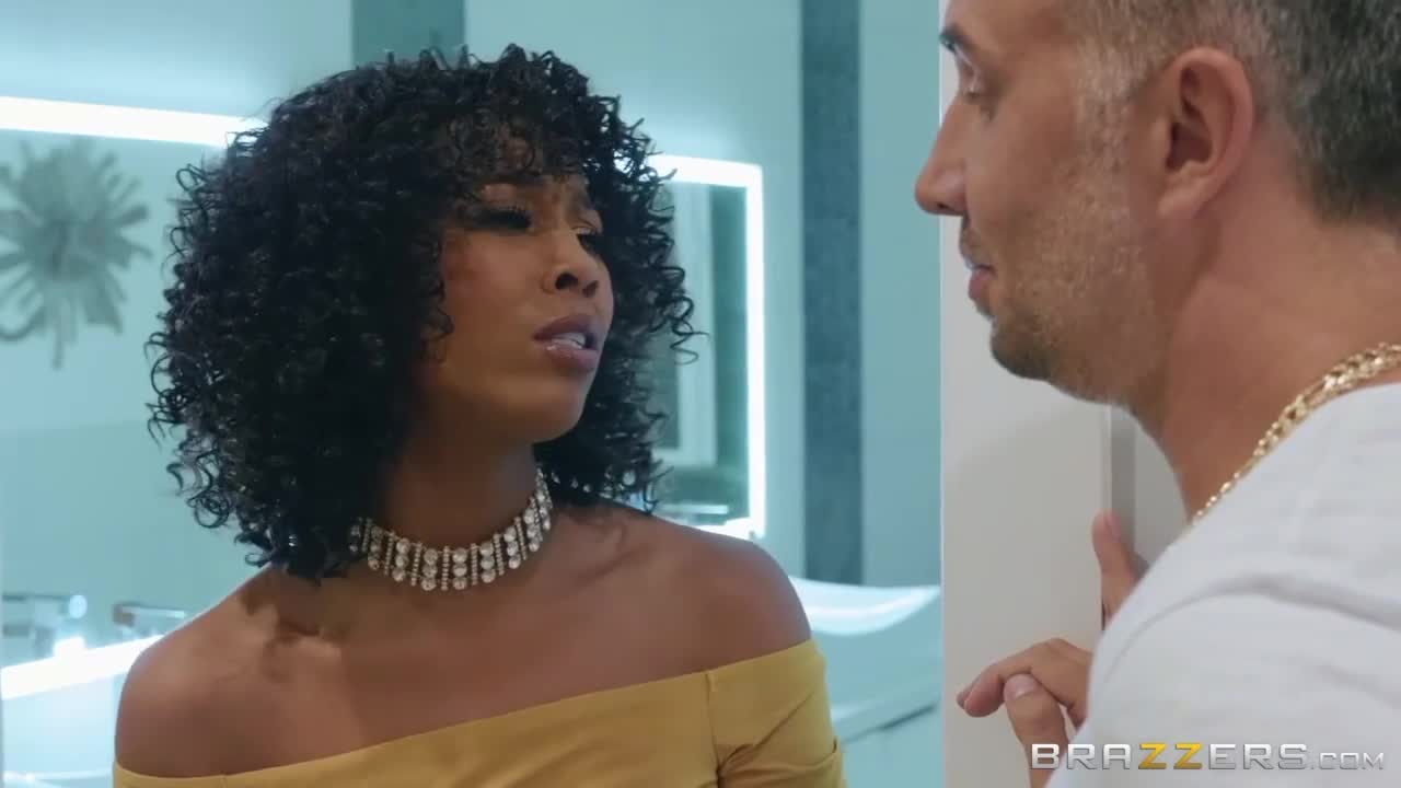 White man fucks with a big-bottomed ebony MILF Misty Stone - ePornTube