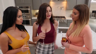 Glamorous models Brooklyn Chase, Victoria June and Jessica Rex love hot sex