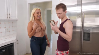 Seduced blonde hottie Kylie Kingston gives a very good blowjob