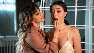 Cherie Deville and Scarlett Bloom are enjoying femdom so much