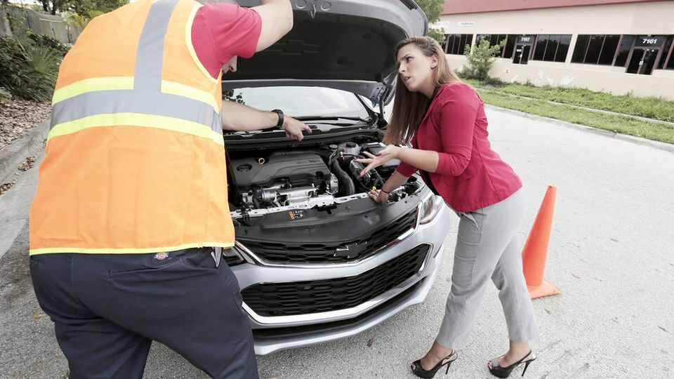 Big assed blonde MILF Janet gets fucked by a kinky mechanic