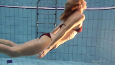 Sassy mademoiselle - swimming pool teen (18+) smut - Underwater Show